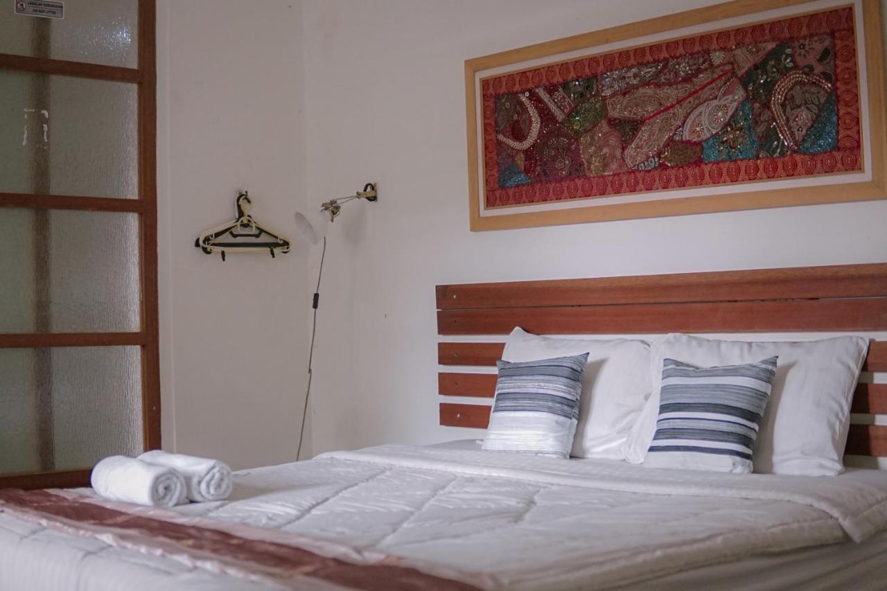 Augustina Home Malang Eksteriør bilde